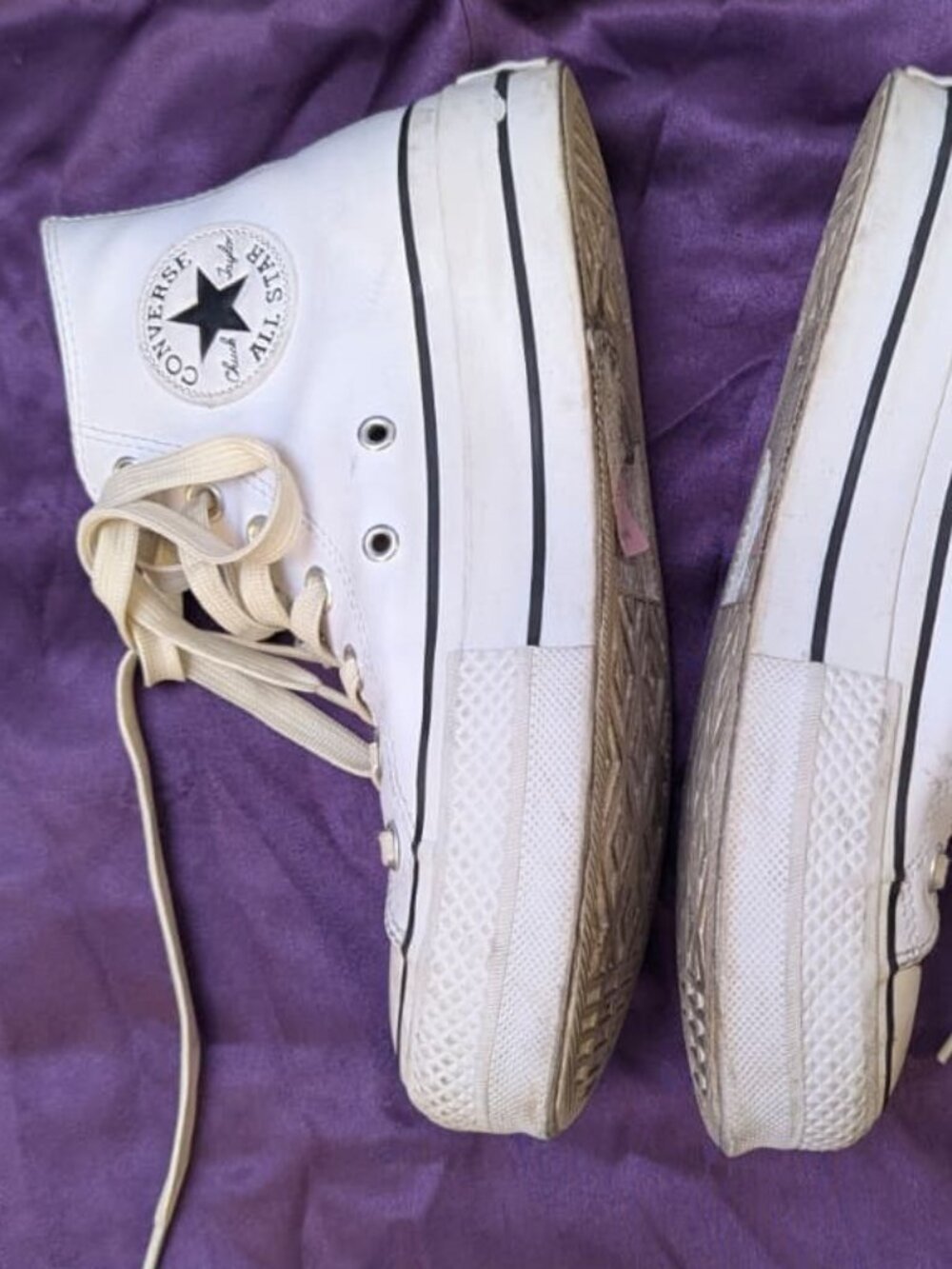 White Converse All-Star Chuck Taylor High Top Sneakers - sz 6.5